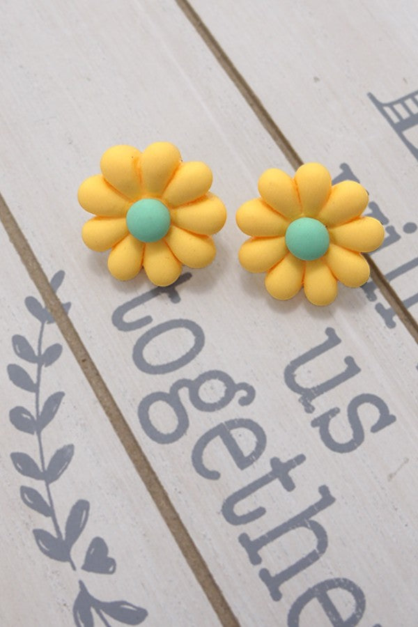 Daisy Flower Stud